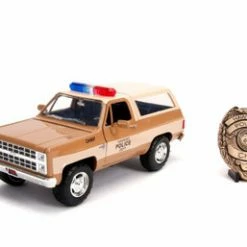 Jada Toys Chevy Blazer W/Police Badge, Stranger Things- Hopper's Police Car - Jada 31111 - 1/24 Diecast Car
