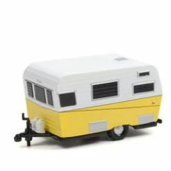 1959 Siesta Travel Trailer, White And Yellow - Greenlight 34110A - 1/64 Scale Diecast Car