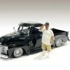 Lowriderz Figure II, Beige/Tan & White - American Diorama 76374 - 1/24 Figurine - Diorama Accessory