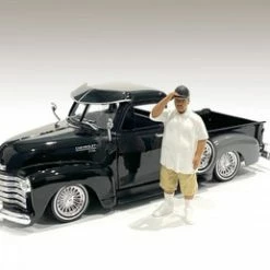 Lowriderz Figure II, Beige/Tan & White - American Diorama 76374 - 1/24 Figurine - Diorama Accessory