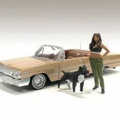 Lowriderz Figure IVand Green - American Diorama 76376 - 1/24 Scale Figurine - Diorama Accessory
