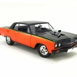 1965 Chevy Chevelle SS, Orange And Black - Acme A1805309 - 1/18 Scale Diecast Model Toy Car