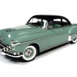 1950 Oldsmobile Rocket 88, Green - Auto World AMM1280 - 1/18 Scale Diecast Model Toy Car